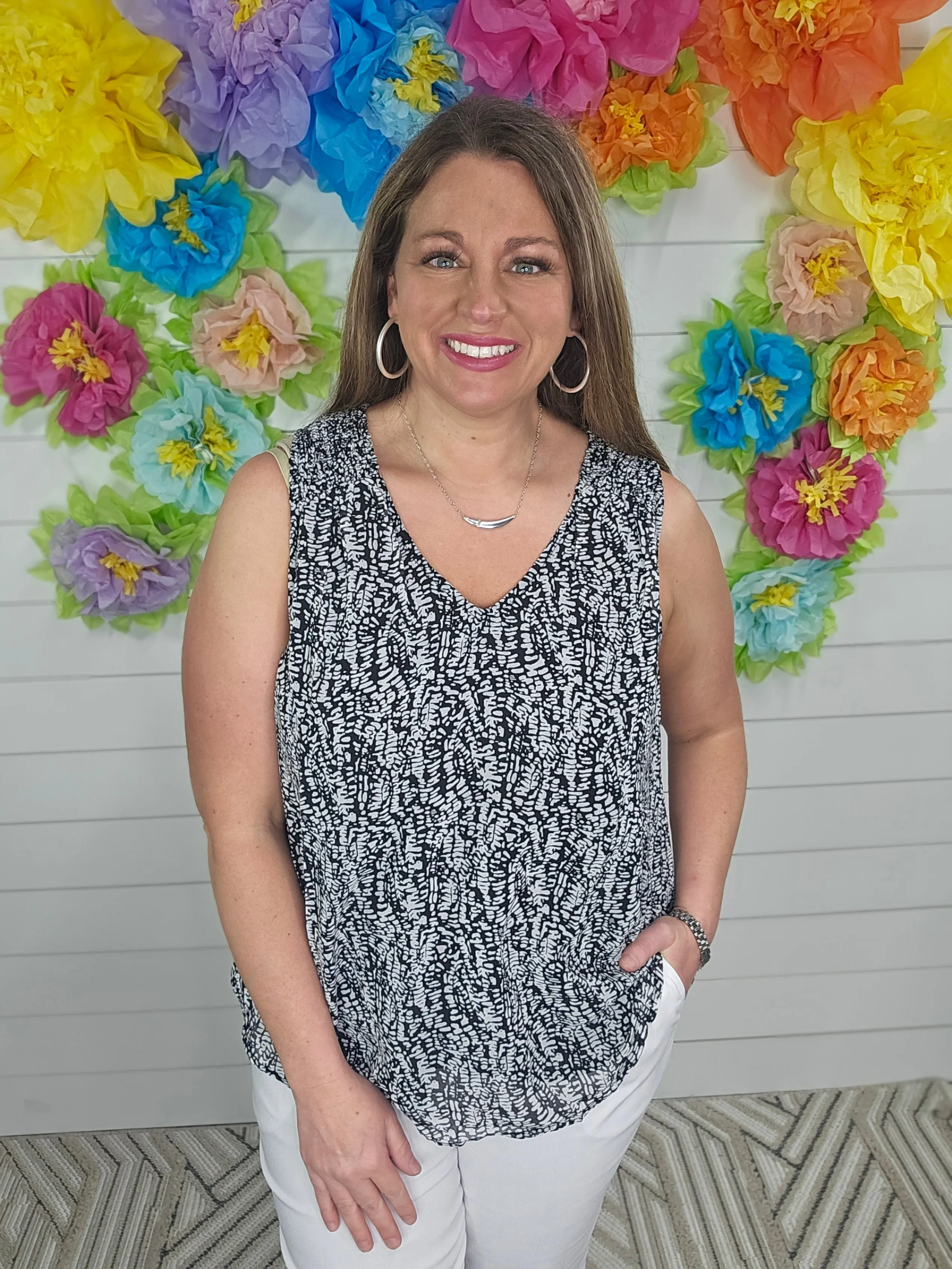 BLACK/WHITE V-NECK SMOCKED TANK TOP