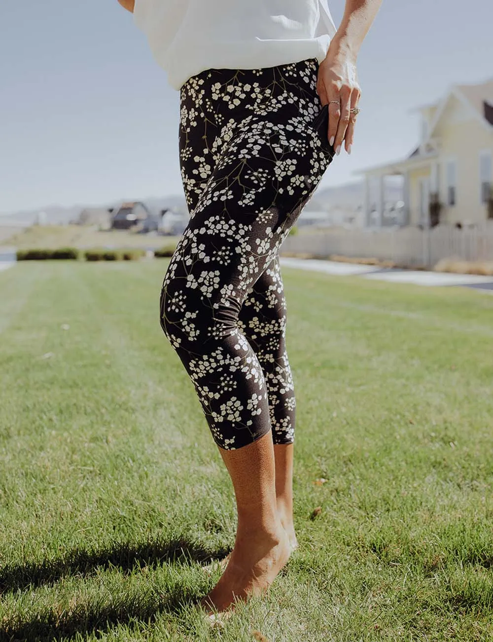 SA Exclusive Black Blossom Capri Pocket Leggings