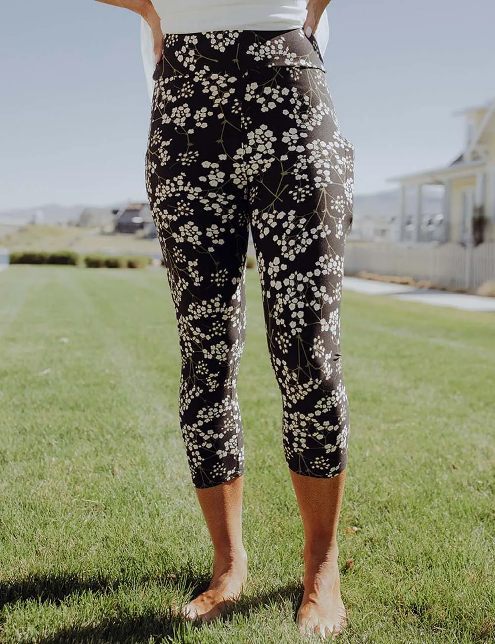 SA Exclusive Black Blossom Capri Pocket Leggings